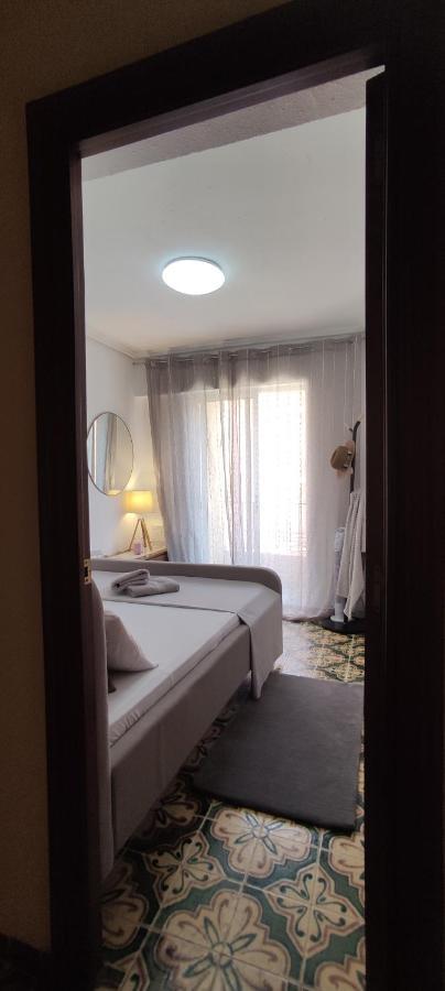 Habitación con balcón privado. Apartamento Valência Exterior foto